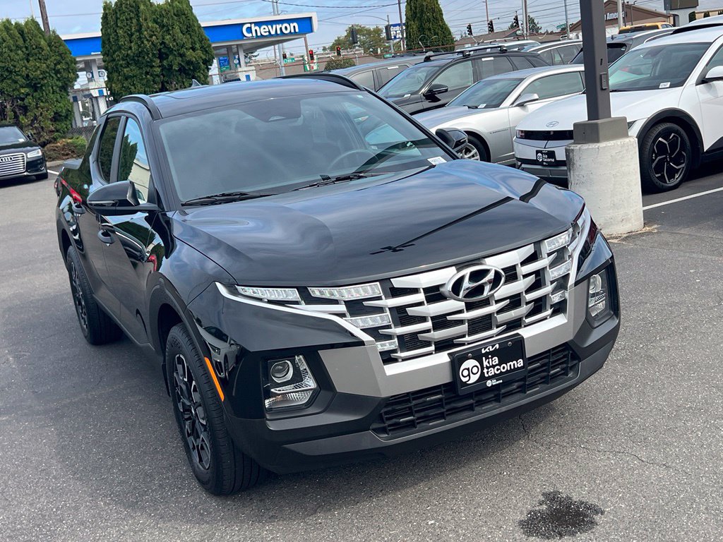 Used 2023 Hyundai Santa Cruz SEL w/ Activity Package FWD image 3