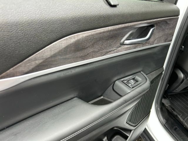 Used 2023 Jeep Grand Cherokee Limited w/ Luxury Tech Group II image 19