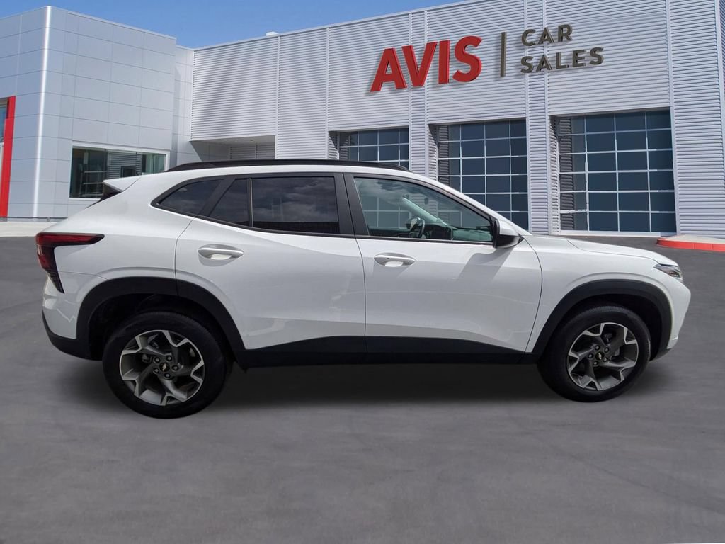 Used 2025 Chevrolet Trax LT w/ LT Convenience Package FWD image 5