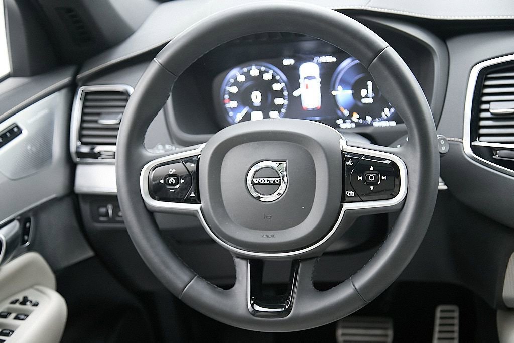 Used 2022 Volvo XC90 T8 R-Design image 31