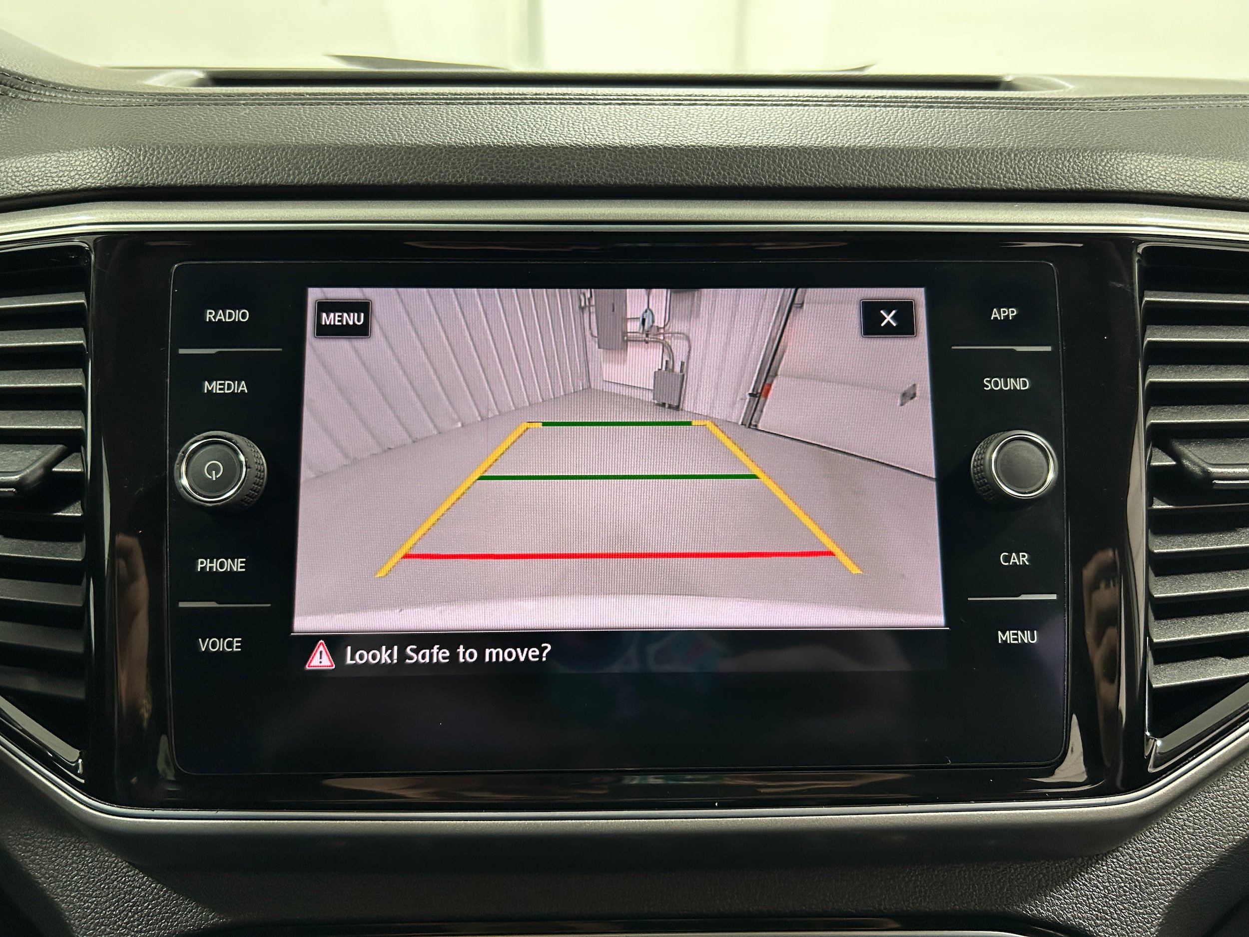 Used 2018 Volkswagen Atlas SEL w/ R-Line Package AWD/4WD image 9