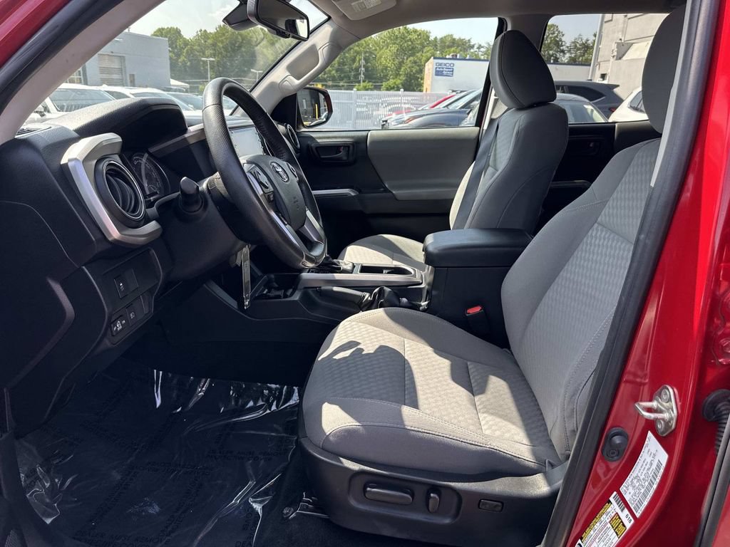 Used 2020 Toyota Tacoma SR5 AWD/4WD image 24