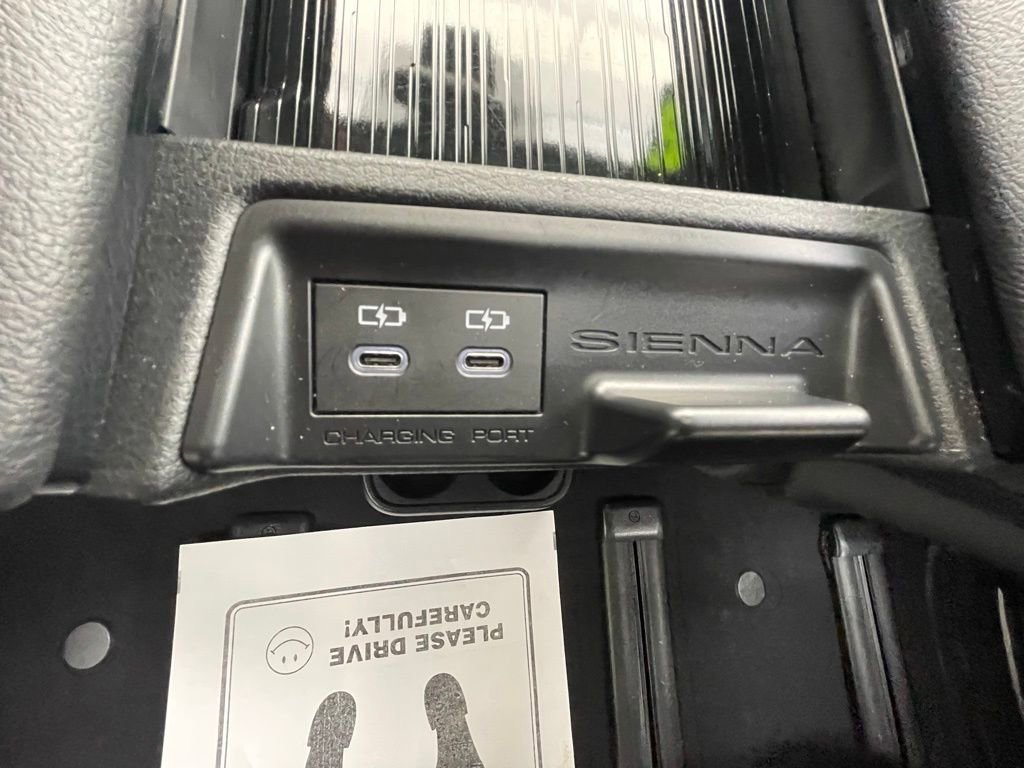 Used 2025 Toyota Sienna XSE image 19