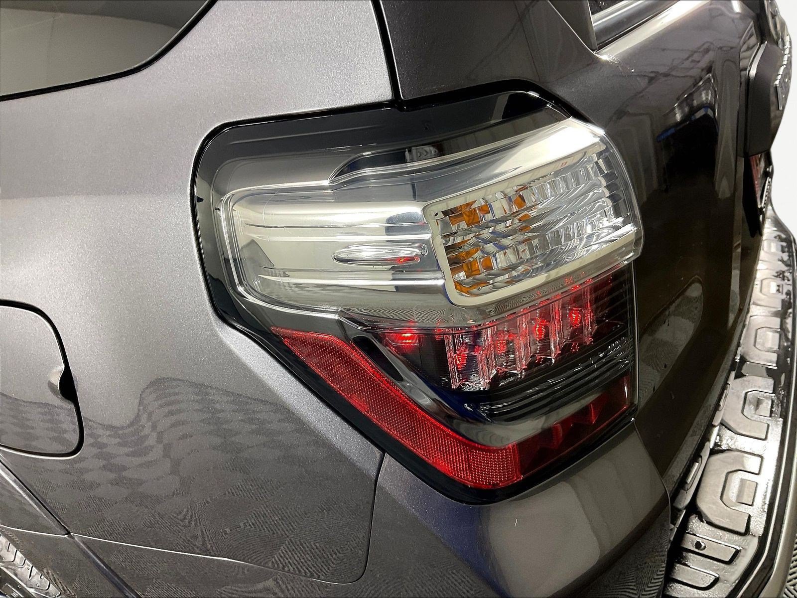 Used 2022 Toyota 4Runner TRD Off-Road AWD/4WD image 23