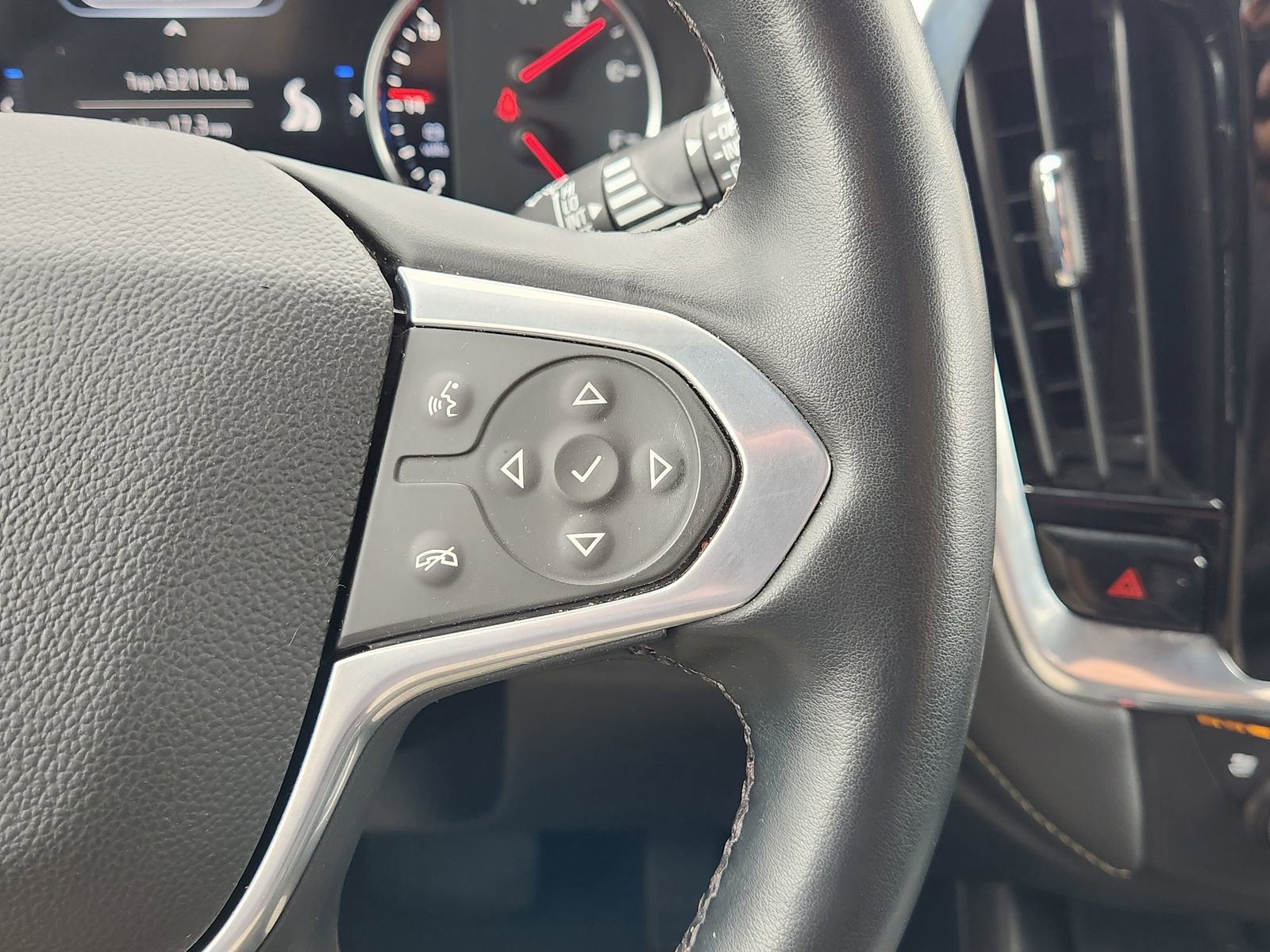 Used 2023 Chevrolet Traverse Premier w/ LPO, Roadside Safety Package FWD image 33