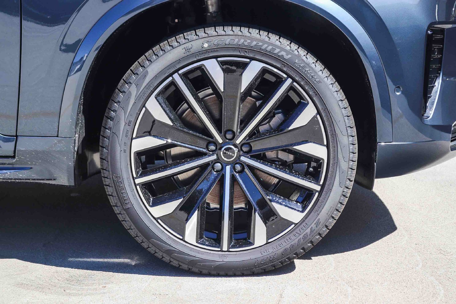 New 2027 Volvo XC90 B6 Ultra AWD/4WD image 9