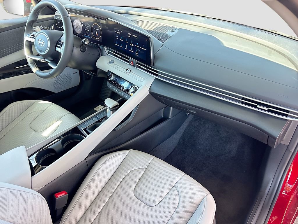 New 2025 Hyundai Elantra Limited image 31