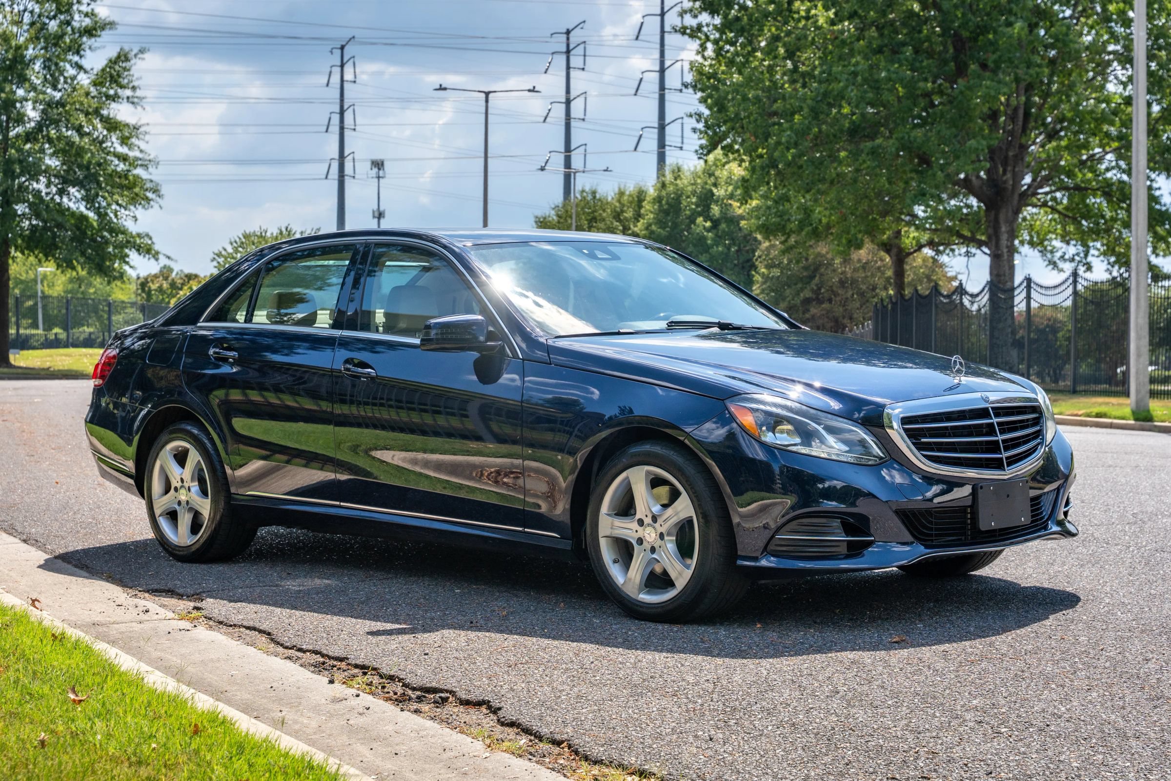 Used 2015 Mercedes-Benz E 350 4MATIC Sedan image 4