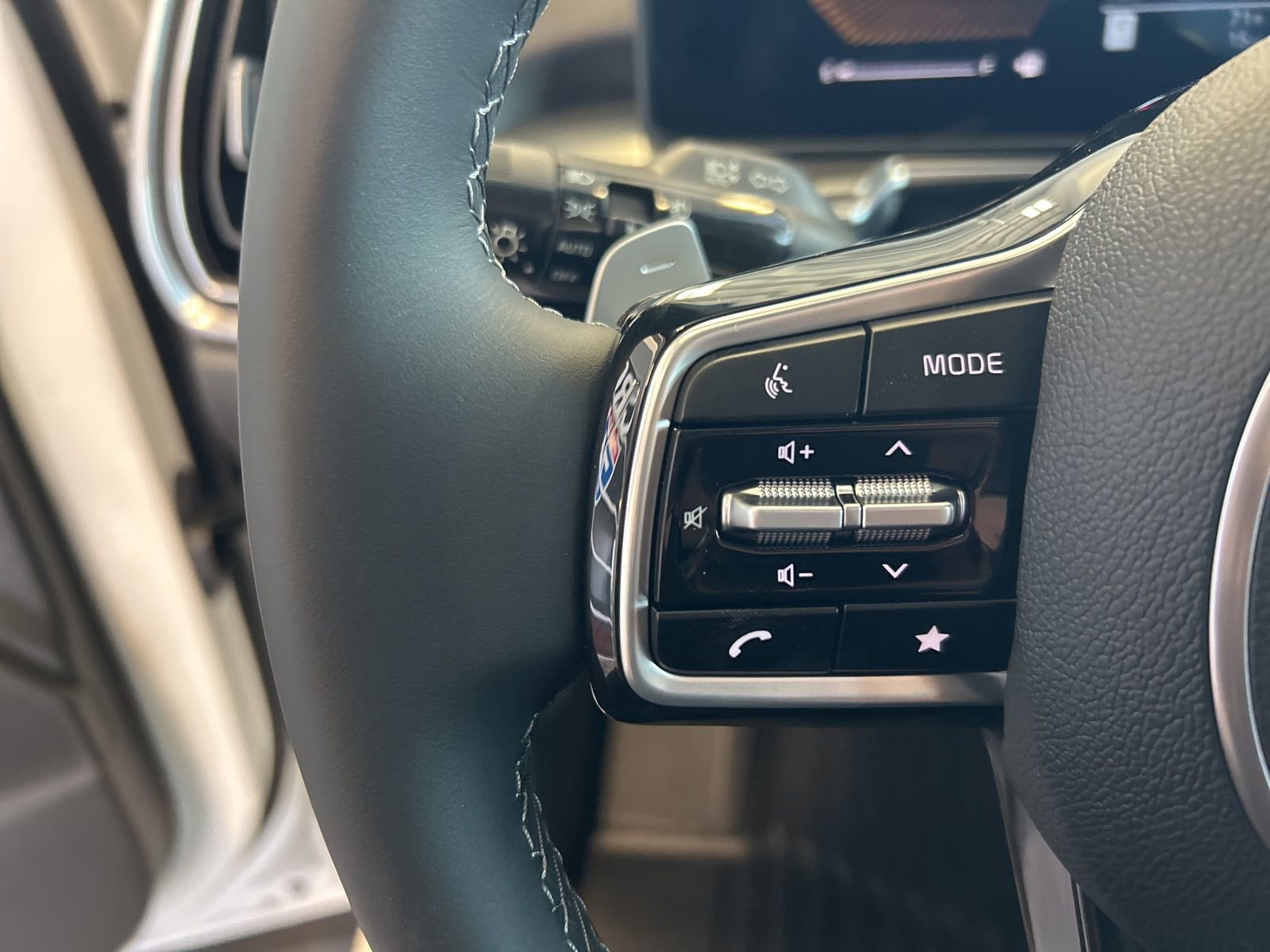 New 2025 Kia Sorento EX w/ EX Panoramic Sunroof Package image 25