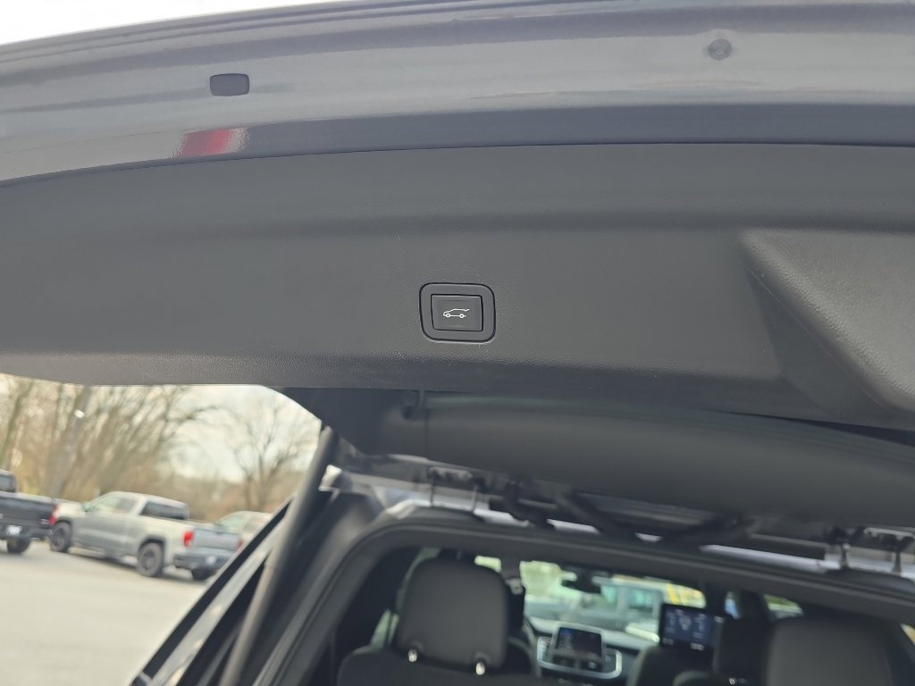 Used 2021 GMC Yukon SLT w/ SLT Premium Package image 16