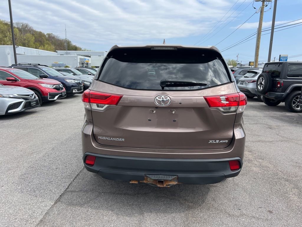 Used 2018 Toyota Highlander XLE AWD/4WD image 4