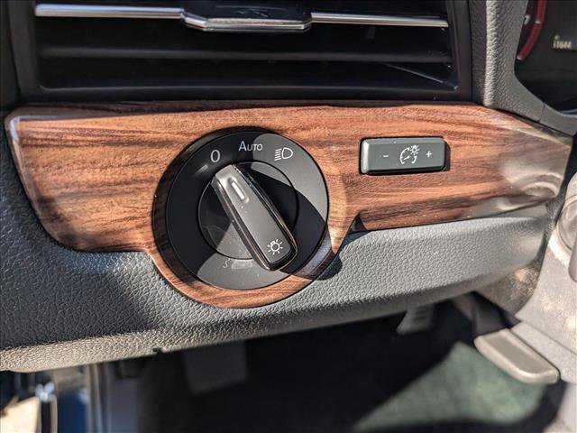 Used 2020 Volkswagen Passat 2.0T SEL image 31