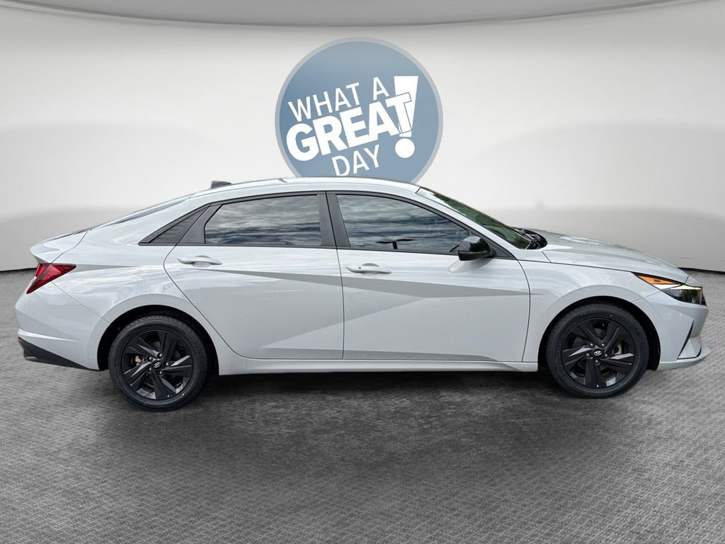 Used 2021 Hyundai Elantra SEL FWD image 2