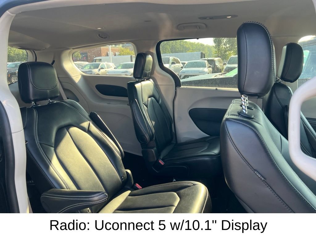 Used 2024 Chrysler Pacifica Touring-L FWD image 12