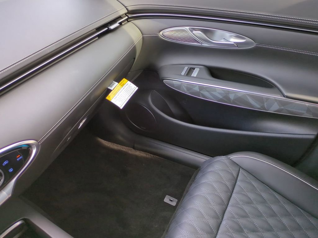 Used 2025 Genesis GV70 3.5T Sport w/ Sport Advanced Package image 17