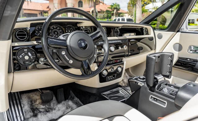 Used 2014 Rolls-Royce Phantom Drophead Coupe image 61
