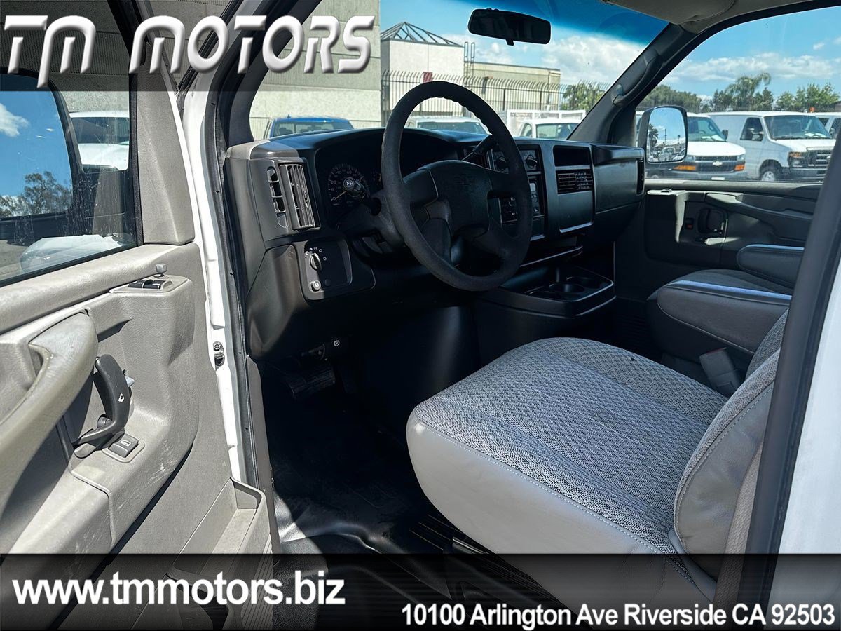 Used 2006 Chevrolet Express 2500 Extended w/ Power and Light Package RWD image 6