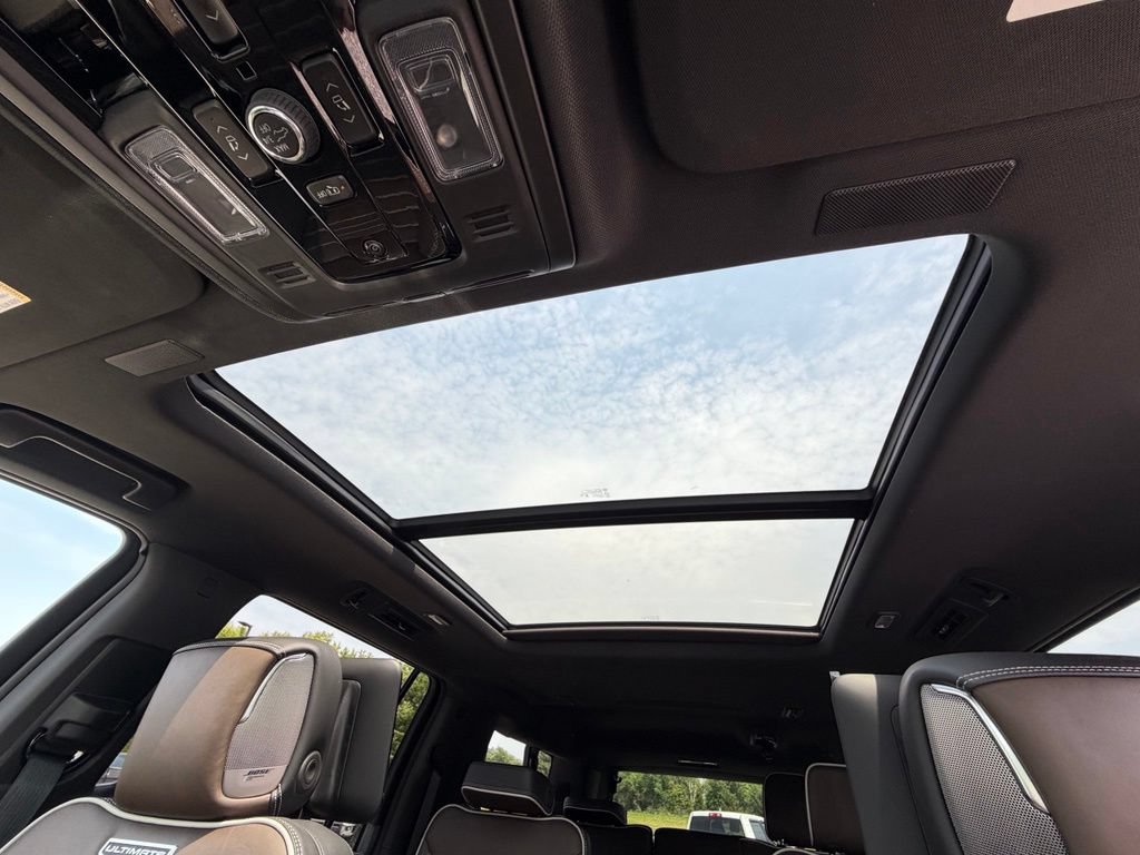 Used 2026 GMC Yukon XL Denali Ultimate AWD/4WD image 3