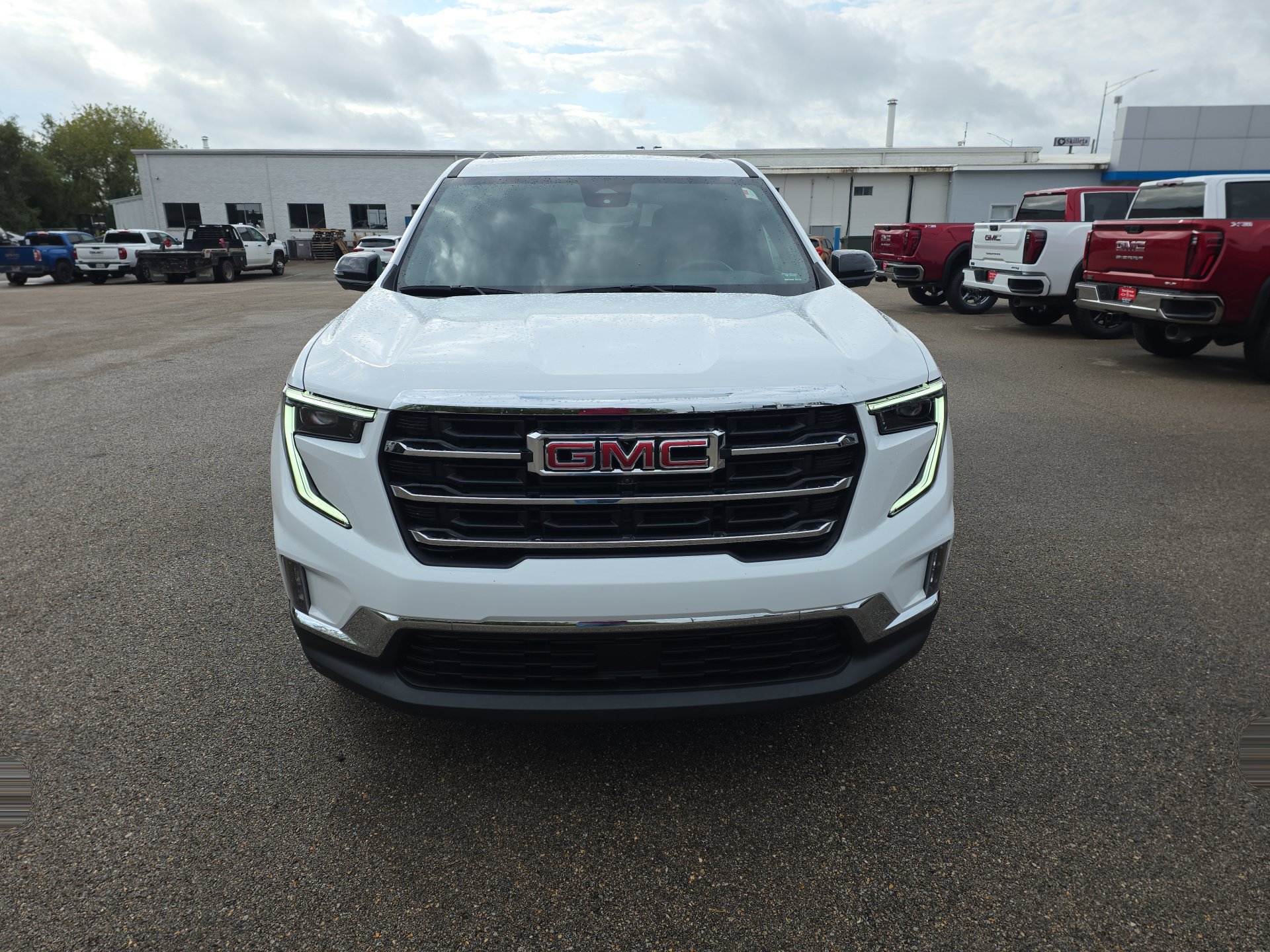 Used 2026 GMC Acadia Elevation w/ Elevation Premium Package FWD image 3