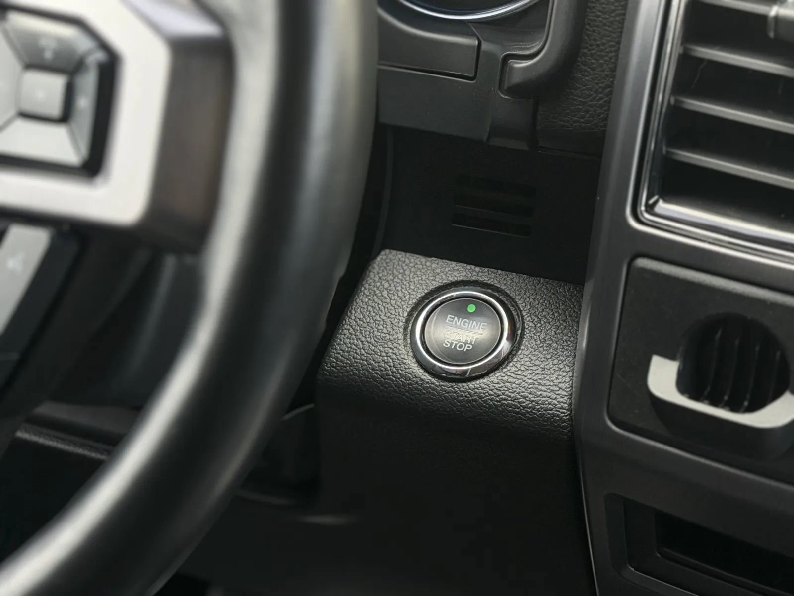 Used 2018 Ford Expedition Platinum image 33