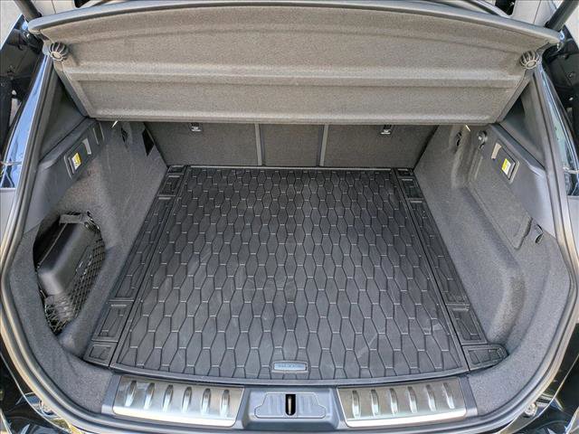 Certified 2026 Jaguar F-PACE R-Dynamic S image 6