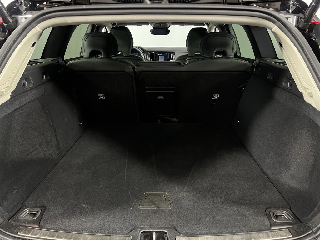 Used 2025 Volvo V60 B5 Cross Country Plus image 29