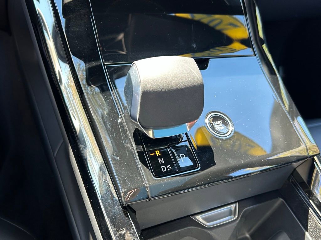 Used 2025 Land Rover Range Rover Sport SE image 24