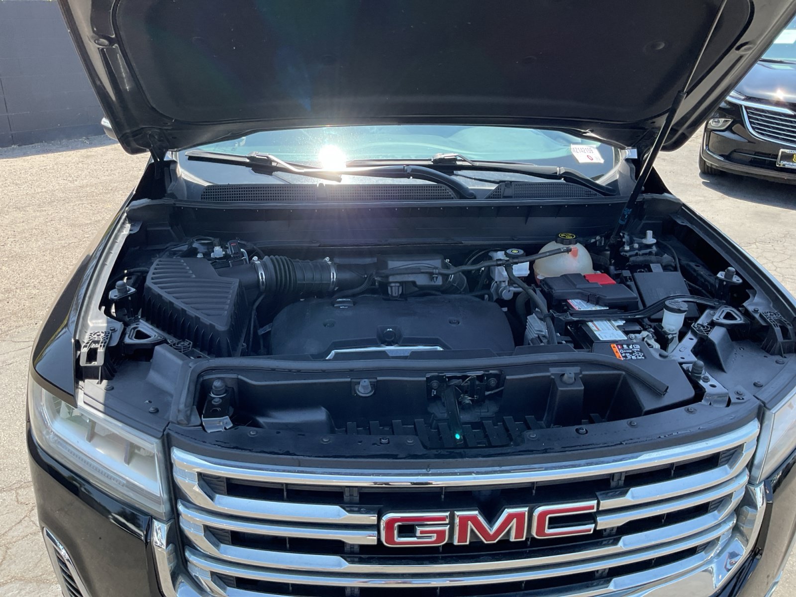 Used 2021 GMC Acadia SLE w/ Driver Convenience Package FWD image 22