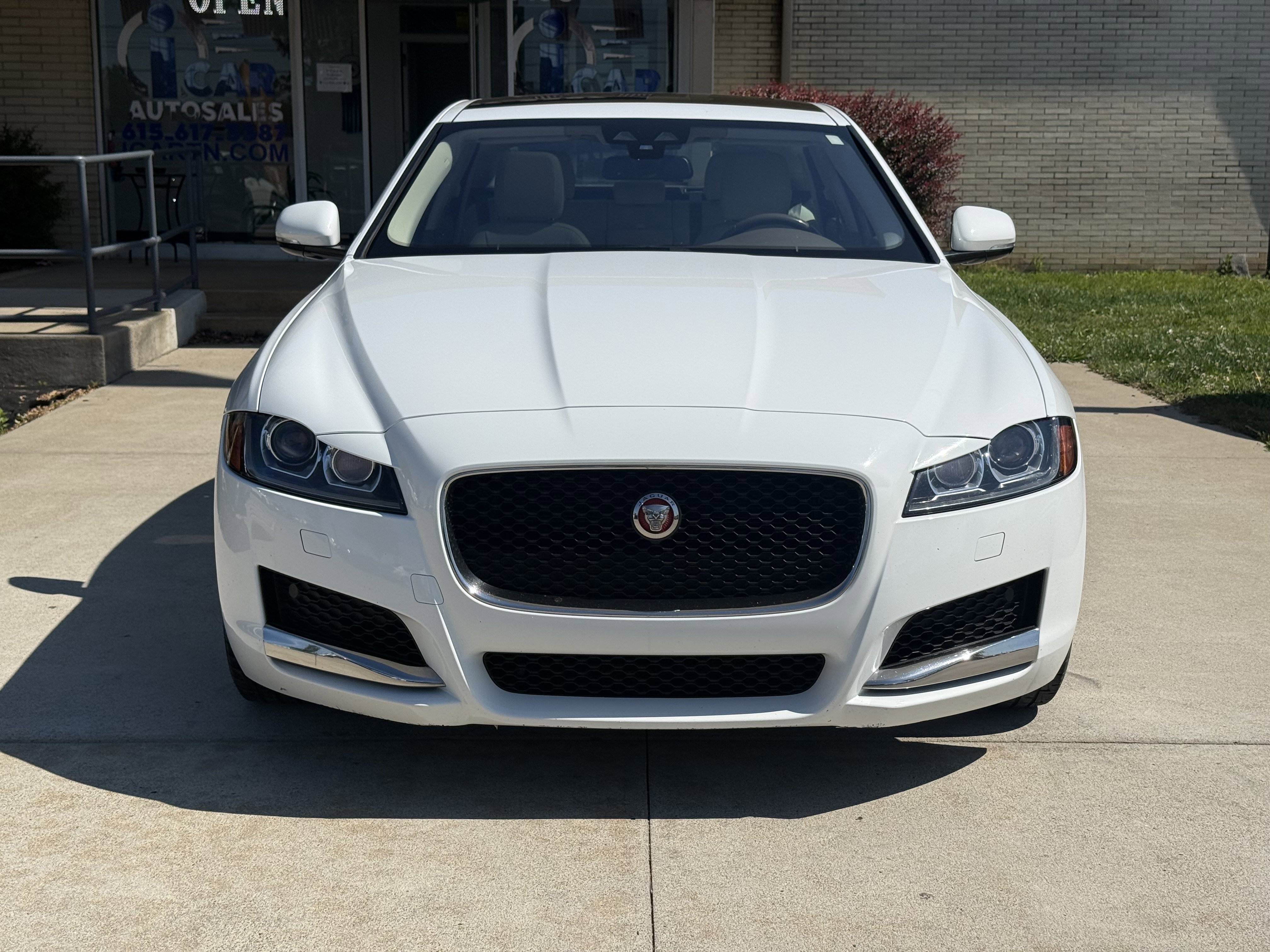 Used 2017 Jaguar XF Premium RWD image 2