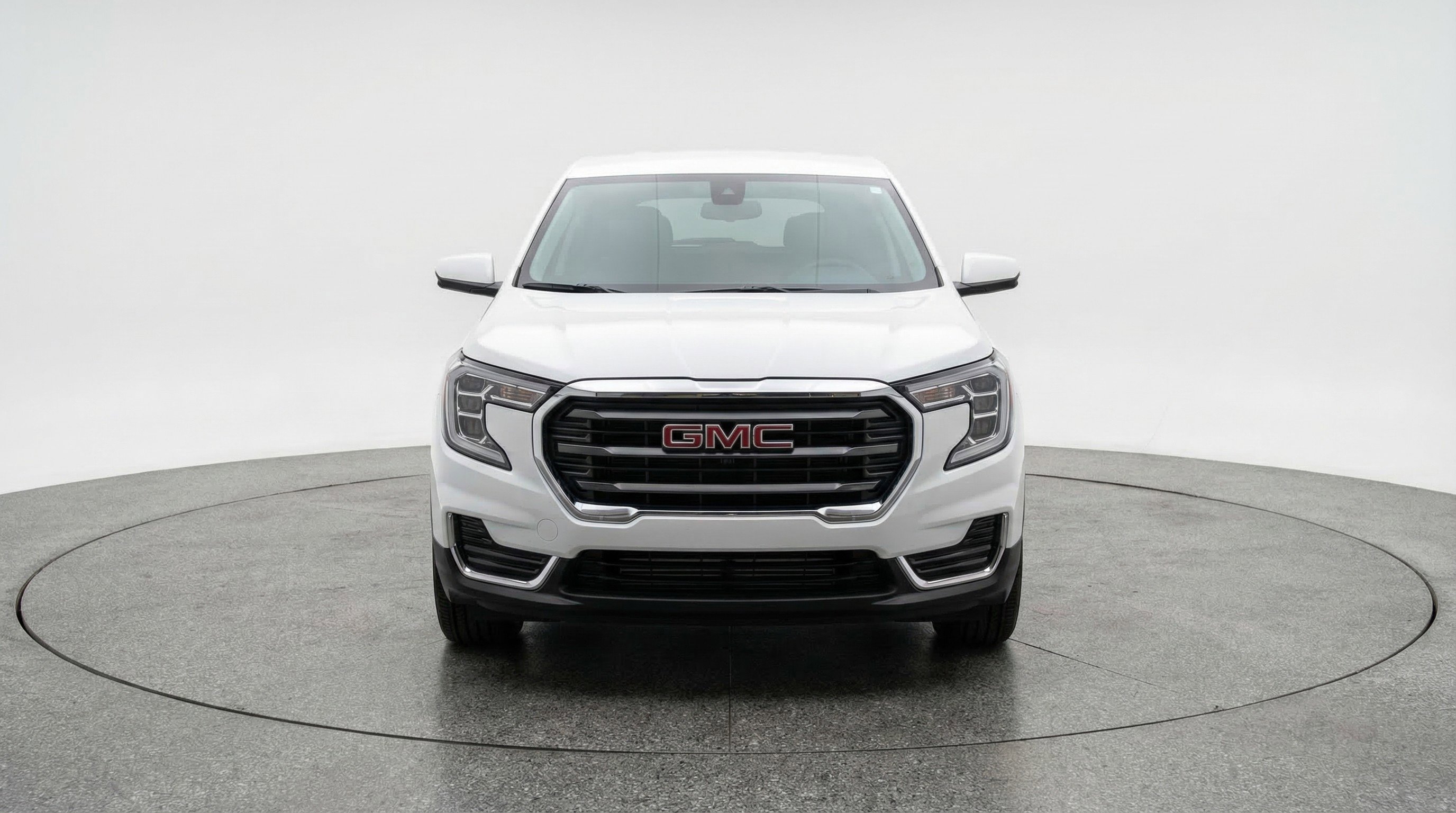 Used 2024 GMC Terrain SLE image 2