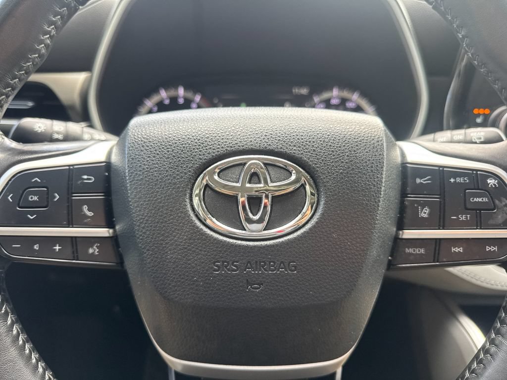 Used 2023 Toyota Highlander XLE FWD image 23