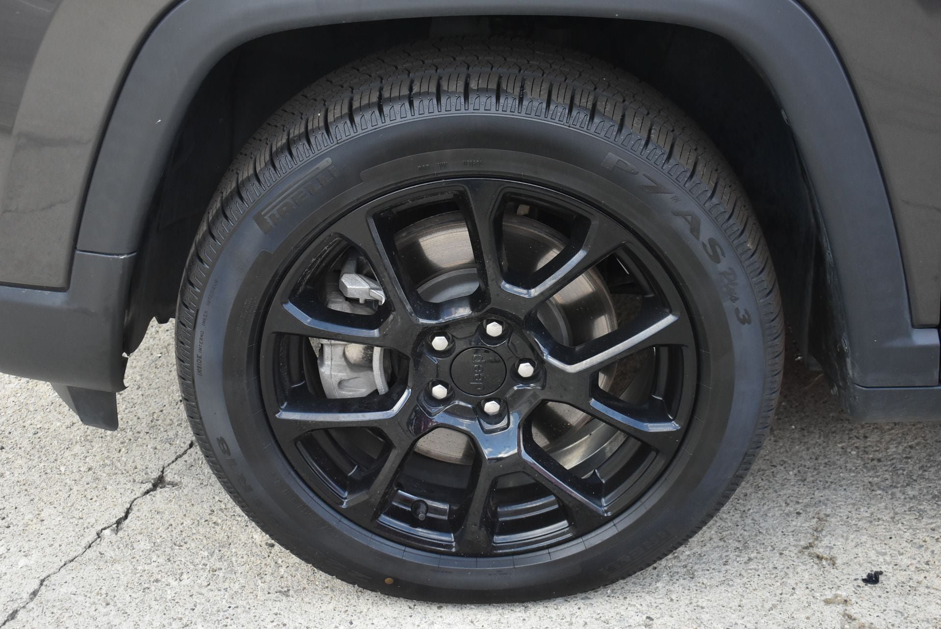 Used 2023 Jeep Compass Latitude w/ Sun and Sound Group AWD/4WD image 9