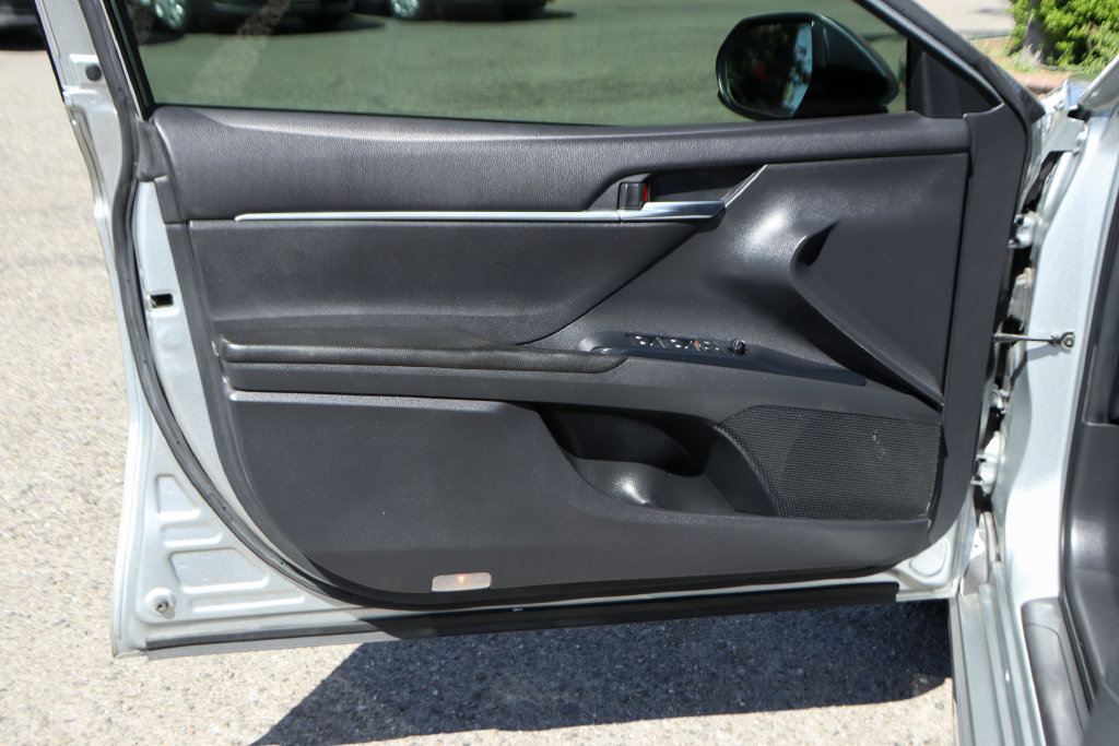 Used 2018 Toyota Camry SE FWD image 14