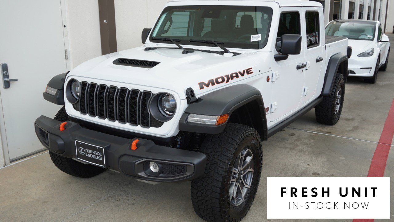 Used 2025 Jeep Gladiator Mojave w/ Convenience Group image 1