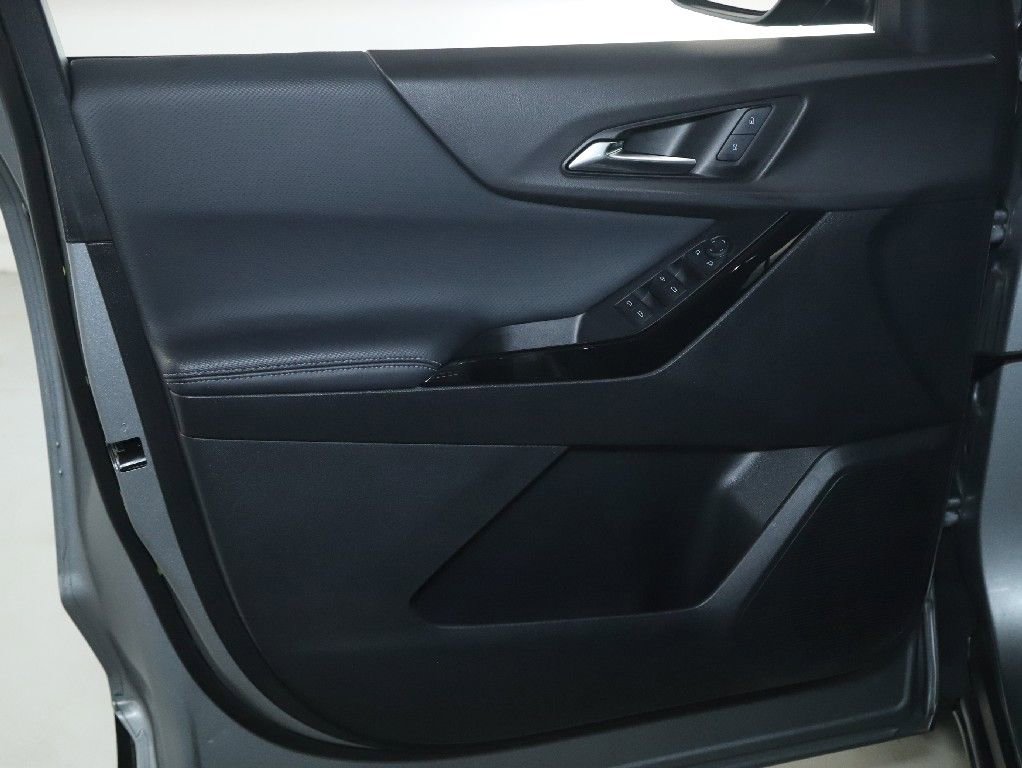 Used 2025 Chevrolet Equinox LT FWD image 15