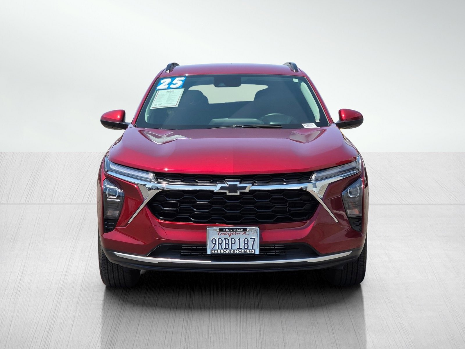 Certified 2025 Chevrolet Trax LT w/ Driver Confidence Package image 2