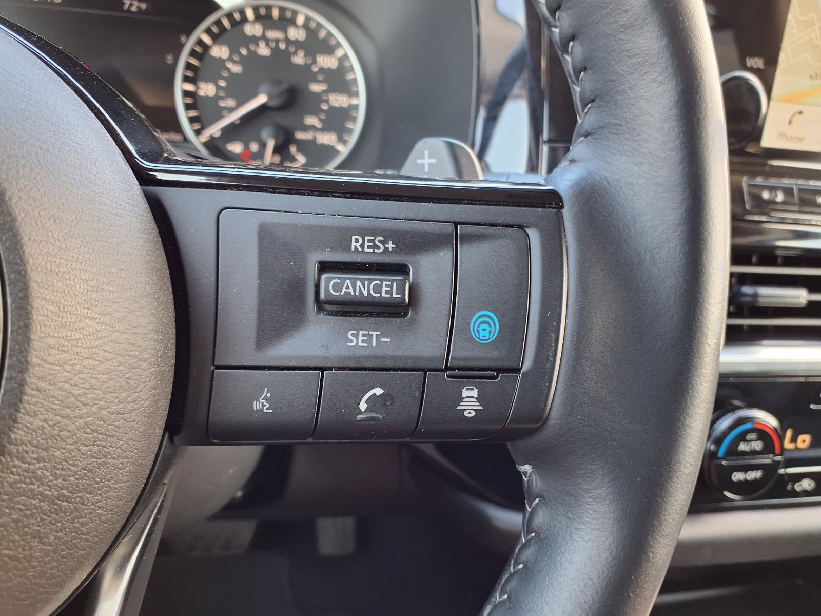 Used 2025 Nissan Pathfinder SL AWD/4WD image 18