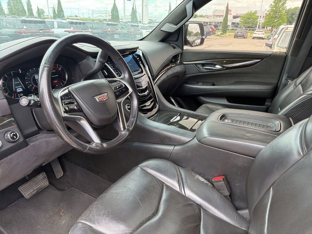 Used 2018 Cadillac Escalade Platinum AWD/4WD image 4