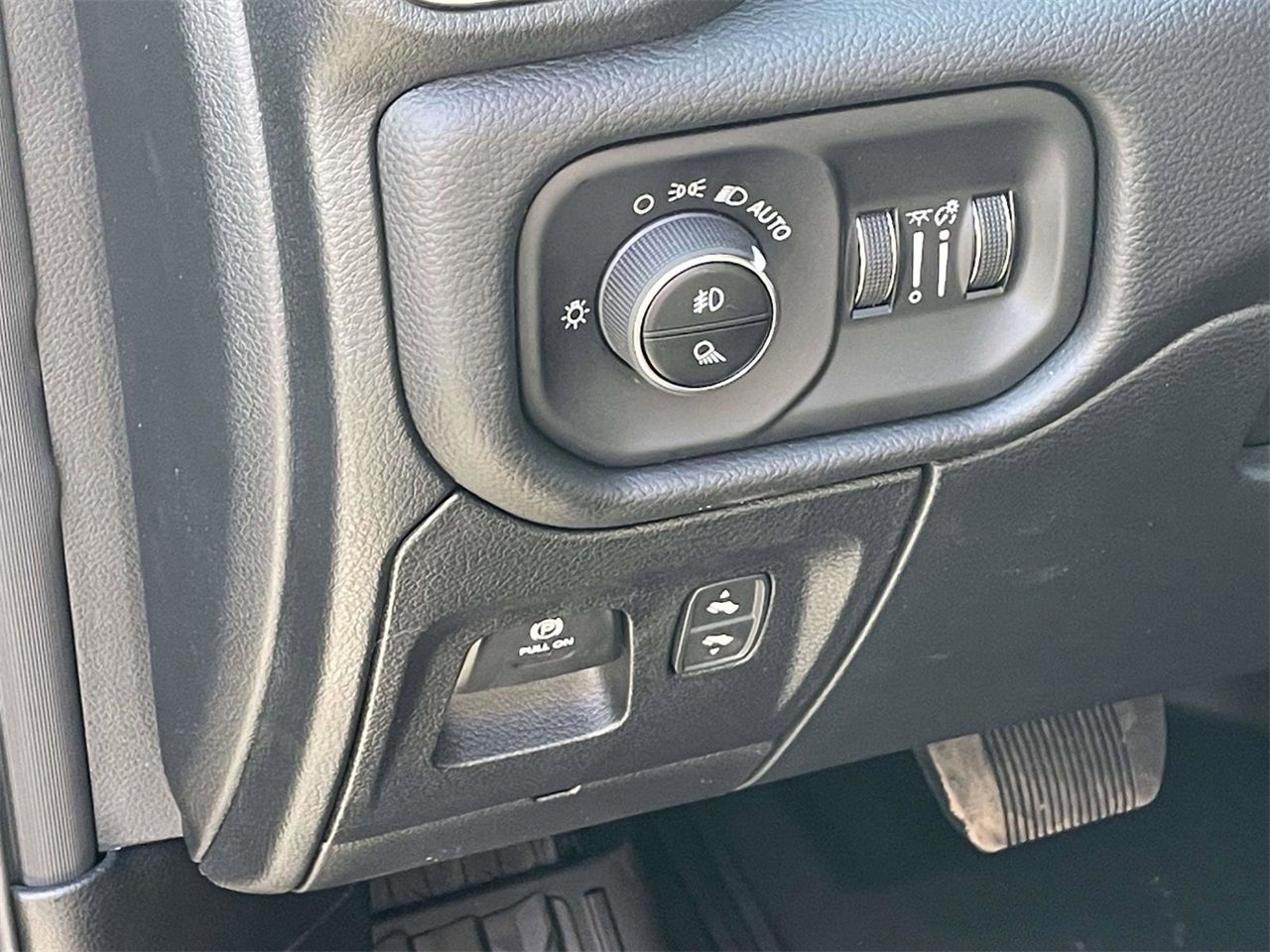 New 2026 RAM 1500 4x4 Crew Cab image 31