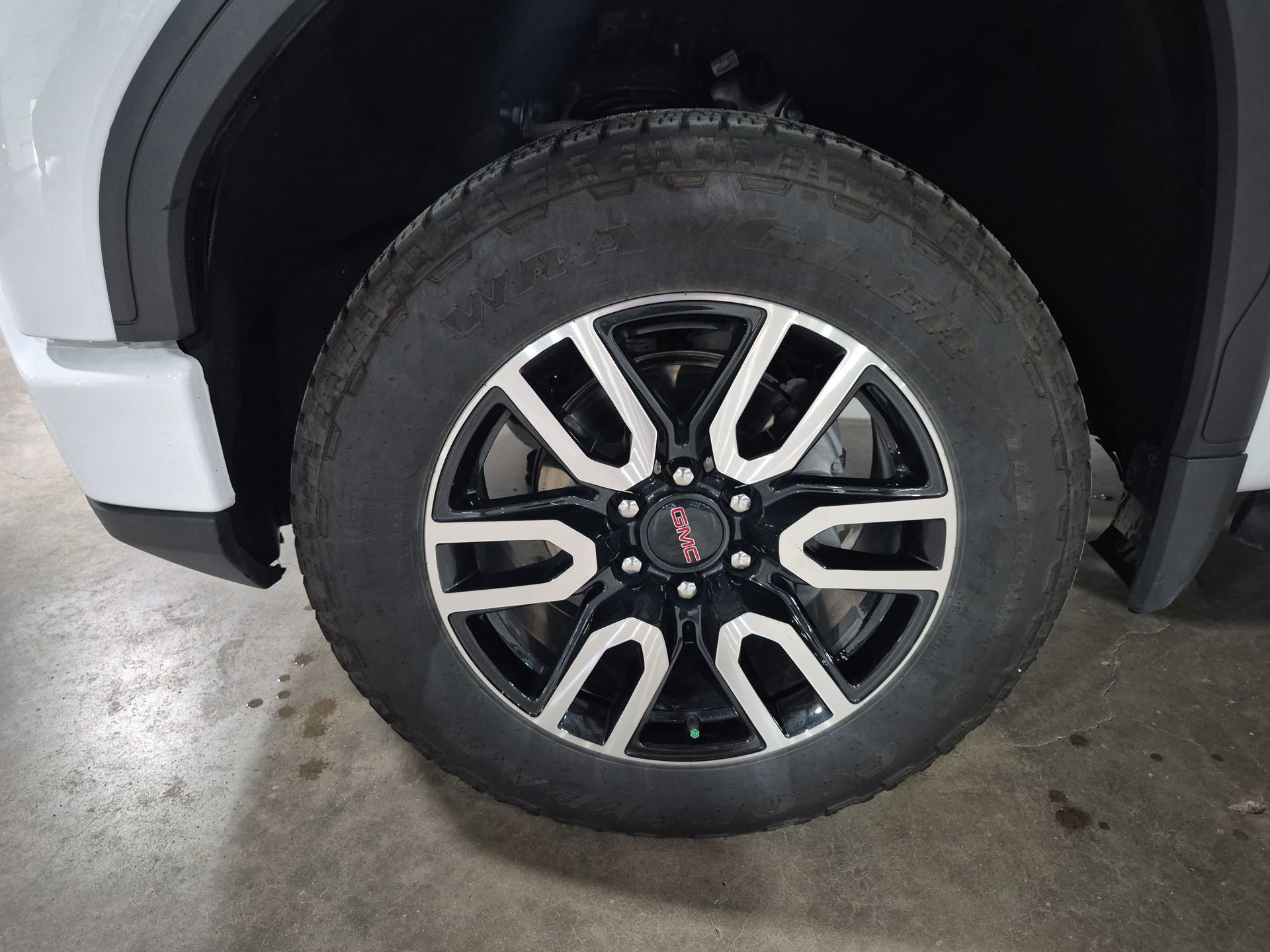 Certified 2024 GMC Sierra 1500 AT4 w/ Technology Package AWD/4WD image 34