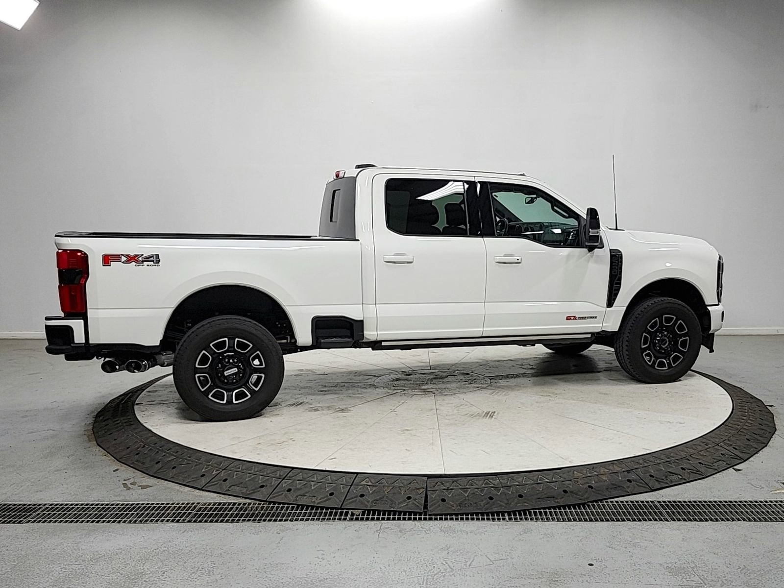 Used 2025 Ford F250 Platinum image 8
