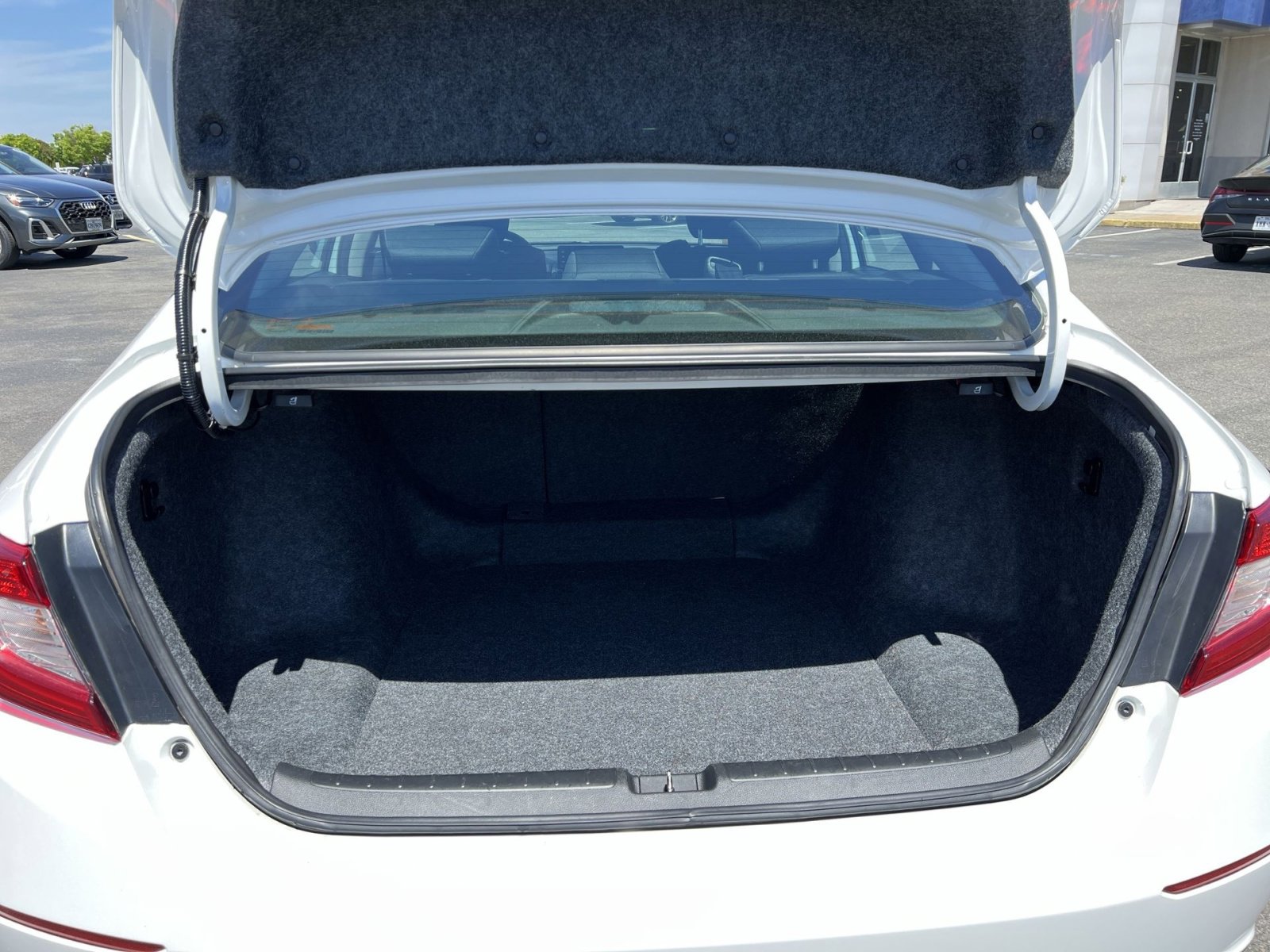 Used 2020 Honda Accord EX image 28