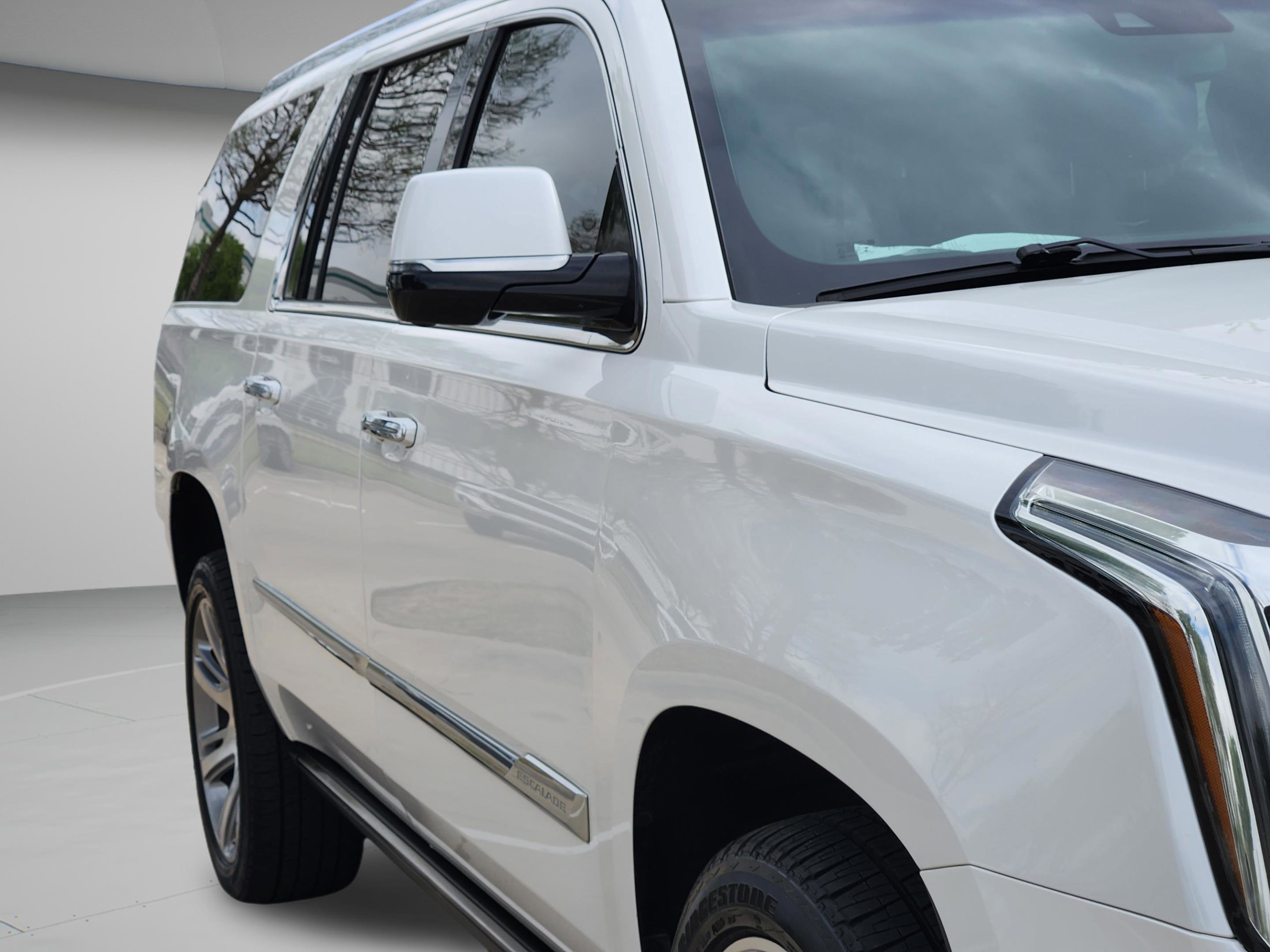 Used 2018 Cadillac Escalade ESV Premium Luxury AWD/4WD image 31