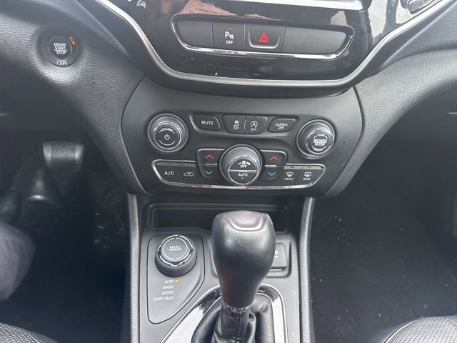 Used 2020 Jeep Cherokee Limited image 7