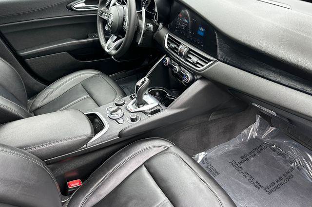 Used 2023 Alfa Romeo Giulia Sprint RWD image 16