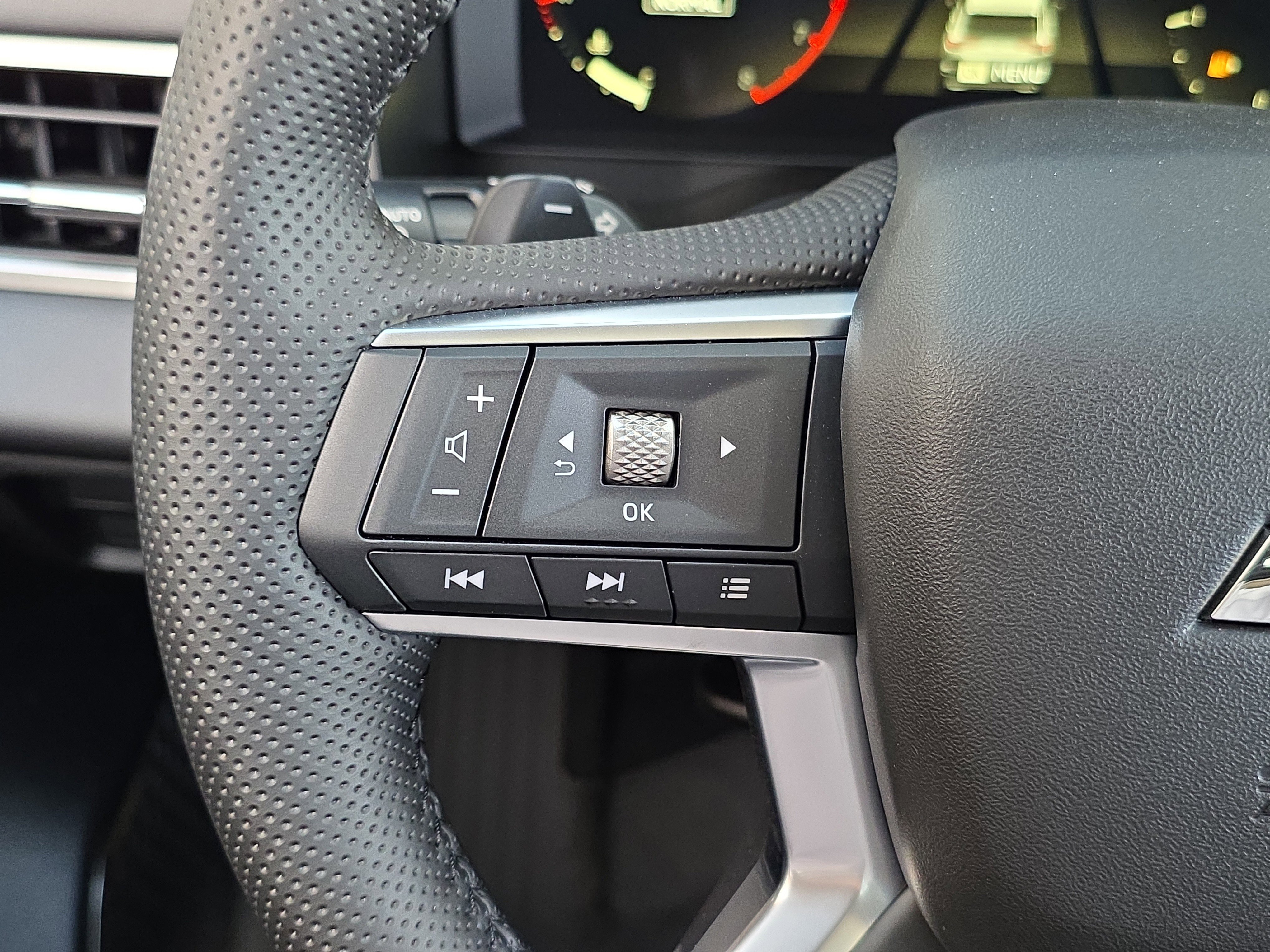New 2026 Mitsubishi Outlander SE FWD image 17