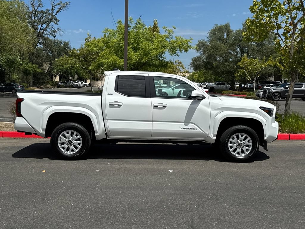 Used 2024 Toyota Tacoma SR5 AWD/4WD video 4
