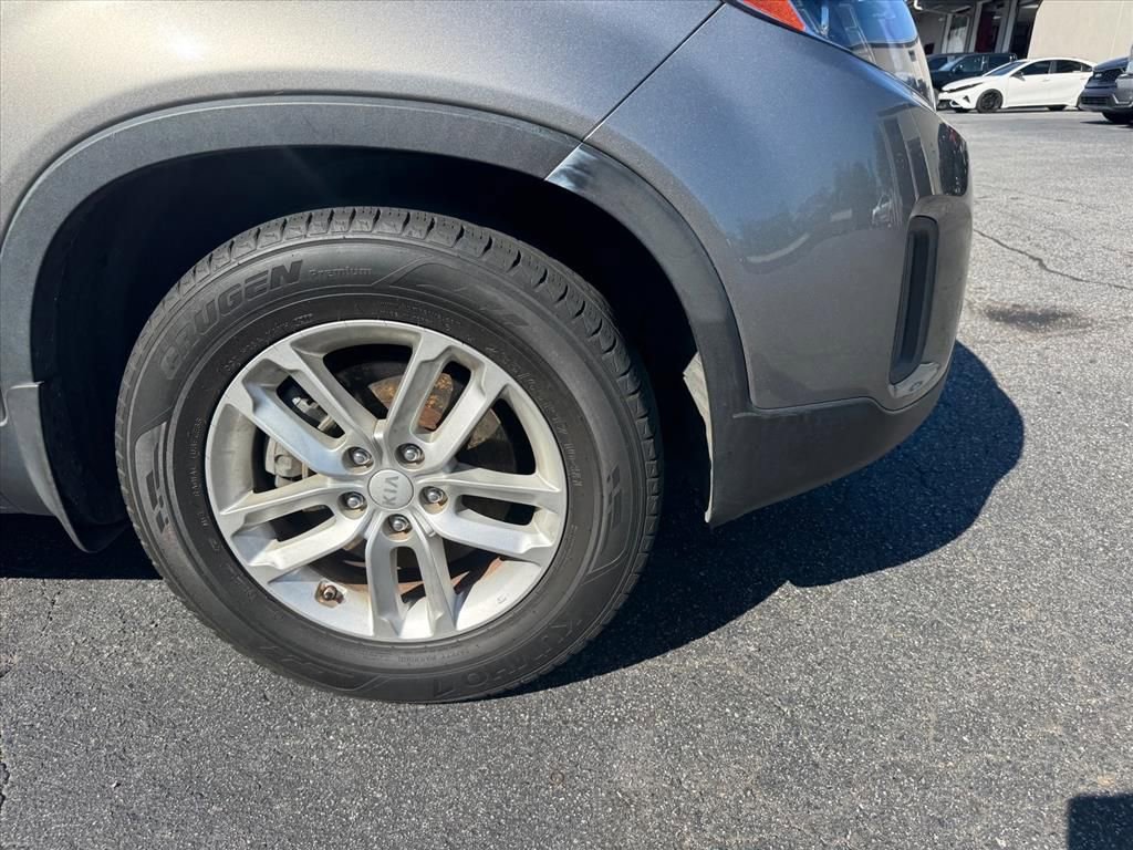 Used 2014 Kia Sorento LX FWD image 2