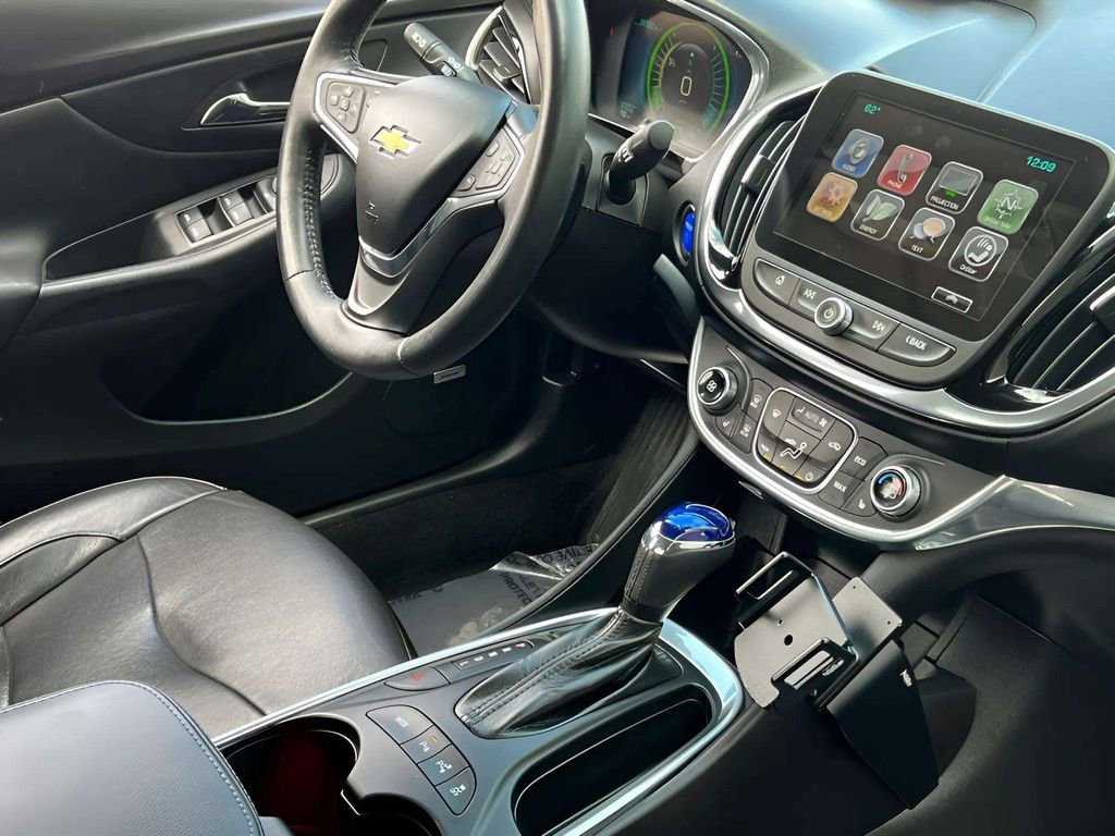 Used 2017 Chevrolet Volt Premier w/ Driver Confidence II Package FWD image 3