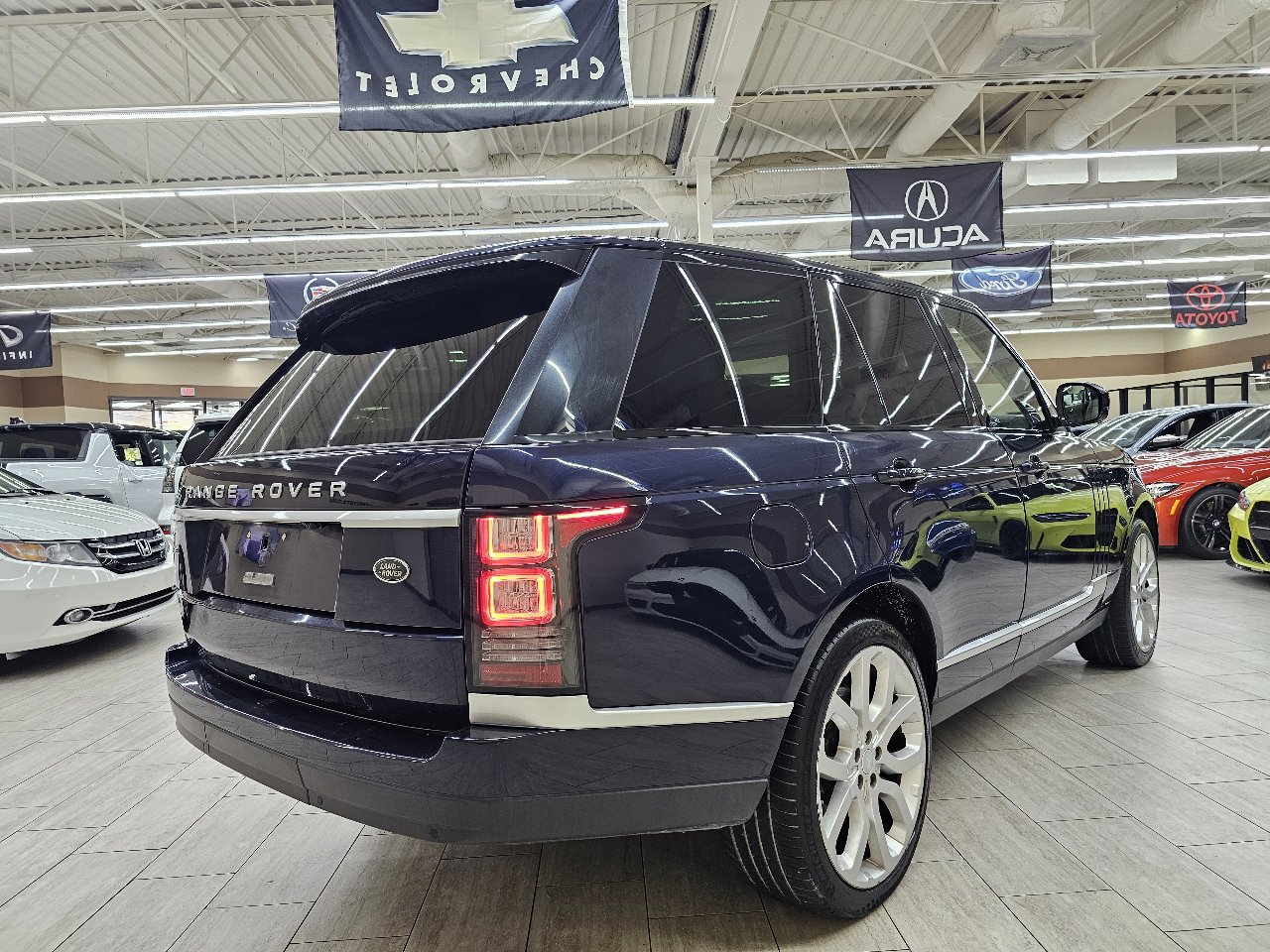 Used 2016 Land Rover Range Rover HSE image 7